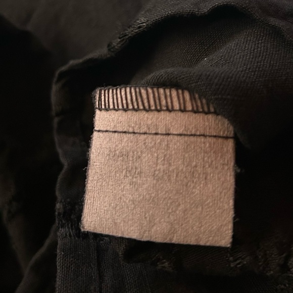 -Johnny Was Black Floral Cropped Top
-Size XS - Picture 4 of 5